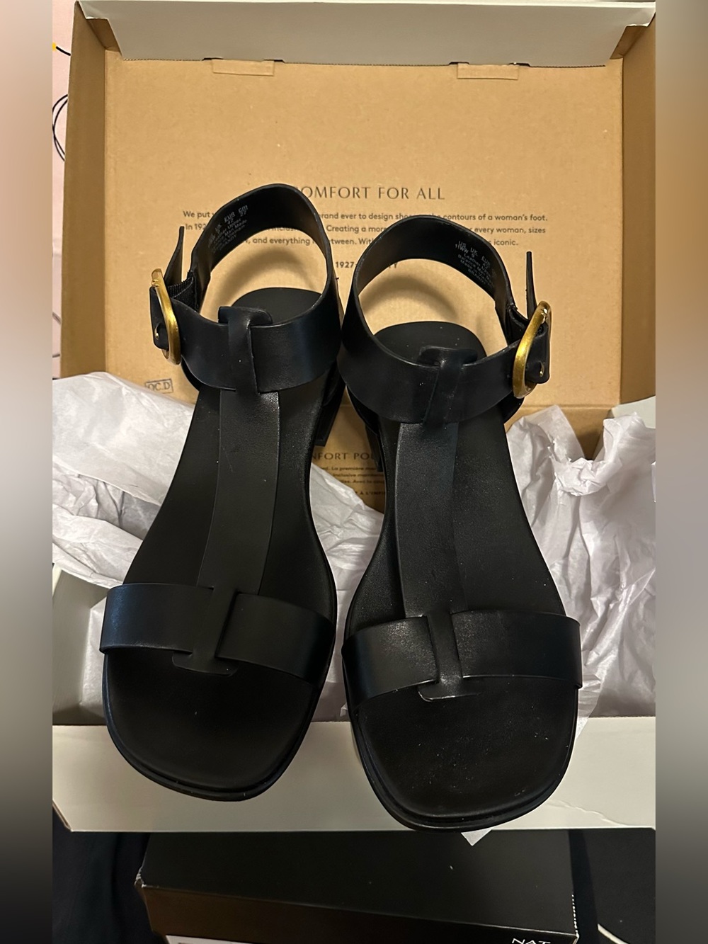 Naturalizer Brandy Black T-Strap Sandals with Gold Buckles Women’s 11WW No Box